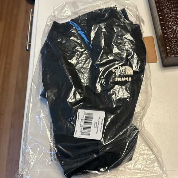 The North Face x SKIMS Refina Bodysuit - Picture 4 of 7